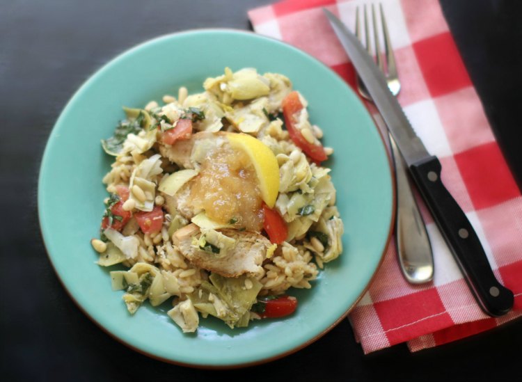 Easy Chicken Recipes | Mediterranean Chicken Artichoke Rice Recipe - DearCreatives.com Chicken, artichoke tomato, pine nuts and rice. Chicken dinner ready to serve with lemon fruit.