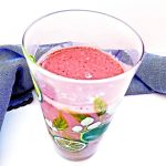 Berry Smoothie with baby spinach, peaches. This is a healthy smoothie recipe that is easy to blend up to drink or a smoothie bowl. DearCreatives.com