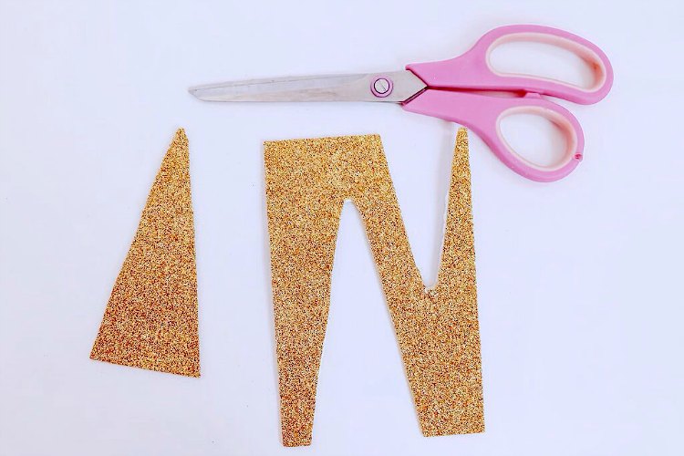 scissors, and gold glitter papper for a unicorn horn for an easy unicorn craft DearCreatives.com