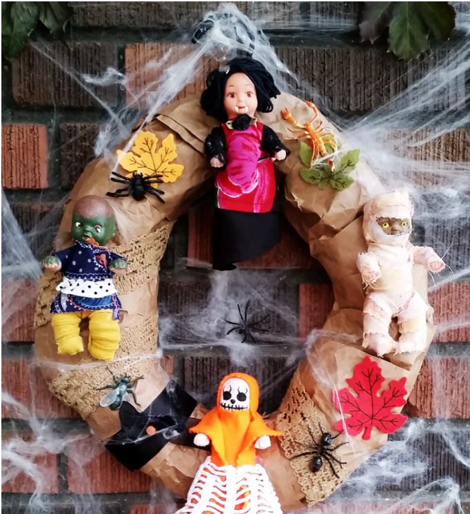 Upcycled Halloween Wreath with creepy dolls, leaves and spiders via dreamalittlebigger