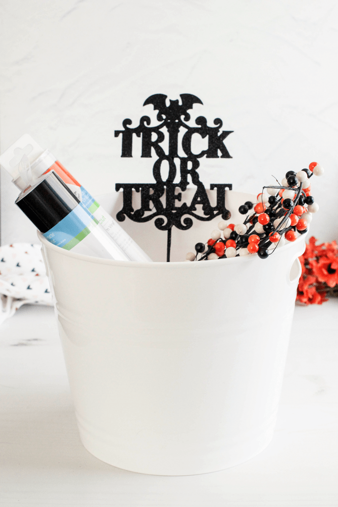 Supplies-to-make-a-Halloween-Treat-Bucket-Find-the-Halloween-craft-at-©-DearCreatives.com