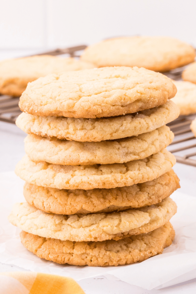 Lemon Crinkle Cookies - Easy recipe for lemon cookies made from scratch. With a few pantry staples and fresh lemons make these tasty lemon cookies! Get the recipe at DearCreatives.com