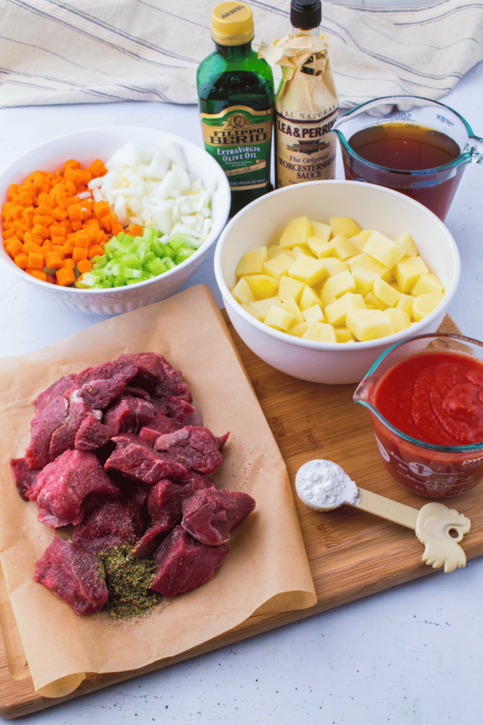 Ingredients for beef stew Cubed beef, carrots, celery, onion, minced garlic, potatoes, beef broth, tomato sauce, spices... Get the recipe at DearCreatives.com