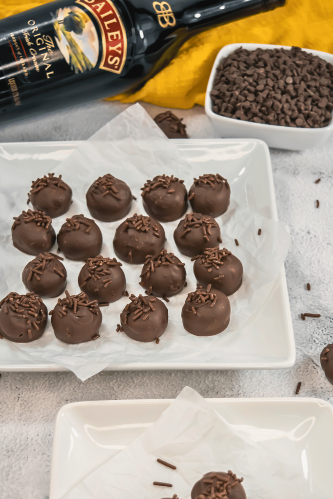 Bailey's Irish Cream Chocolate Truffles Easy, low ingredient, quick, perfect for holidays, celebrations, sweet treat, or DIY homemade gifts. Click to get the recipe DearCreatives.com