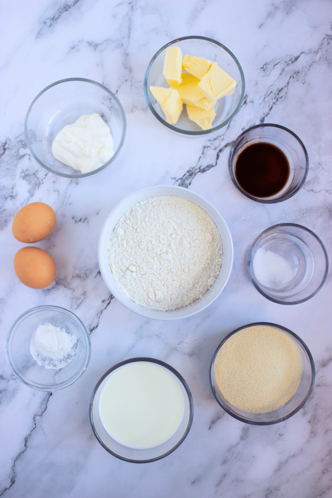 Ingredients for vanilla cupcakes 2 eggs, butter, sugar, vanilla, flour, baking powder, salt, milk, sour cream or yogurt... Get the easy recipe for homemade vanilla cupcakes at DearCreatives.com